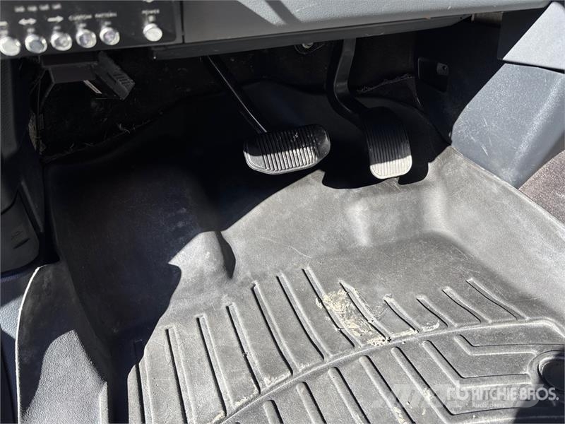 Ford F-150 XLT 4x4 Crew Cab Pickup Drugi
