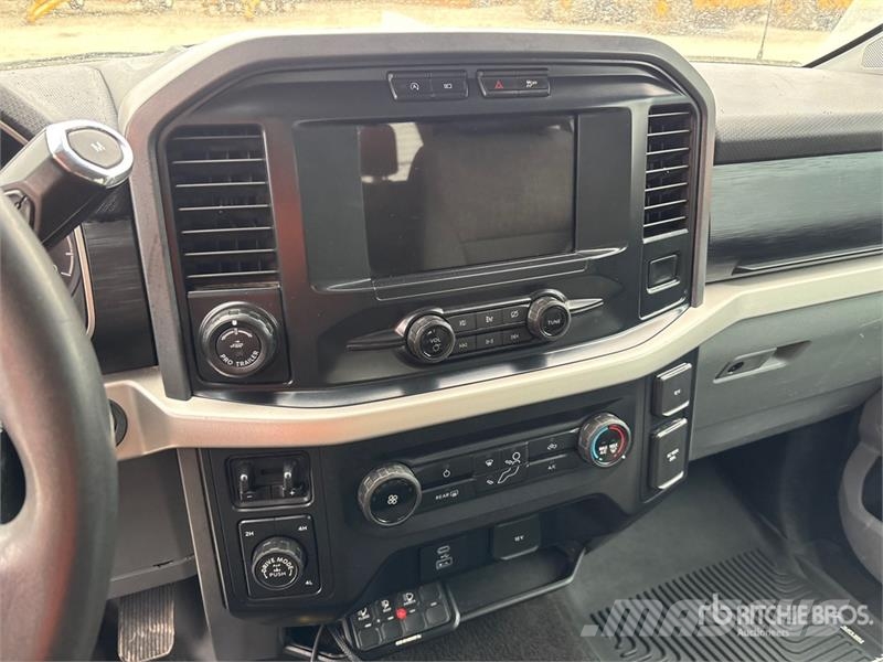 Ford F-150 XLT 4x4 Crew Cab Pickup Andere Transporter