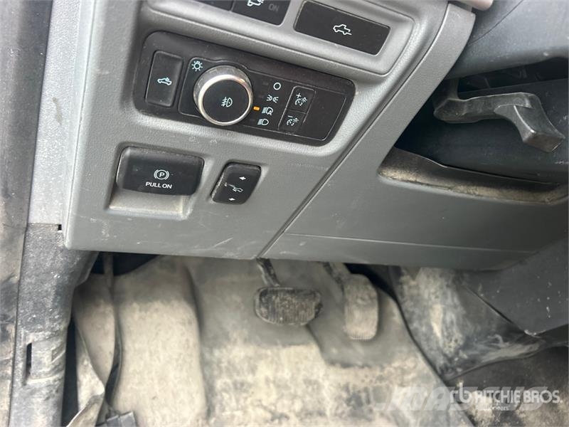 Ford F-150 XLT 4x4 Crew Cab Pickup その他