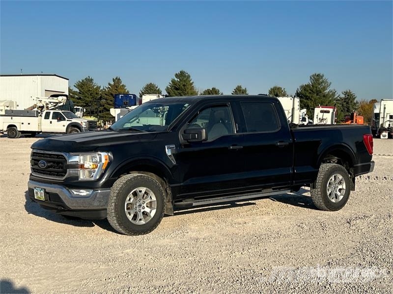 Ford F-150 XLT 4x4 Crew Cab Pickup Egyéb