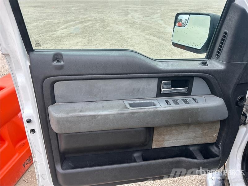 Ford F-150 XLT 4x4 Extended Cab Pickup その他