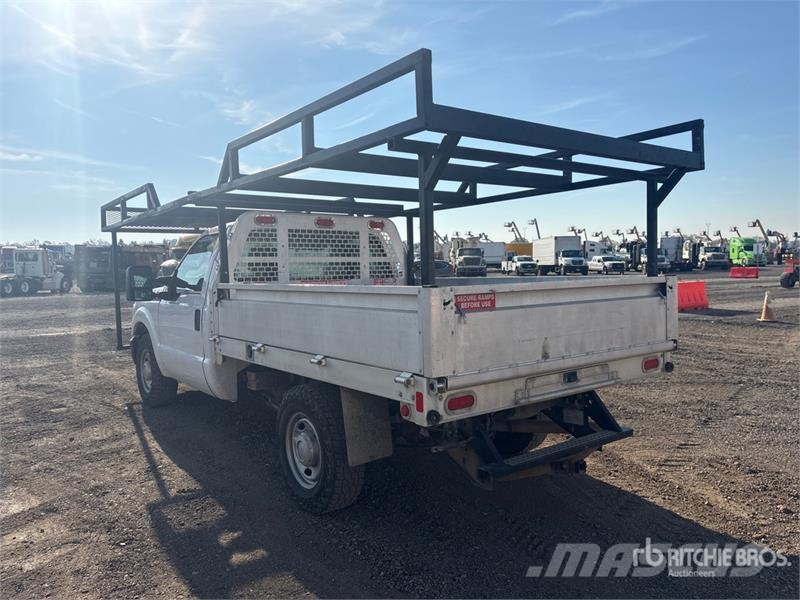 Ford F-250 Platformas/izkraušana no sāniem