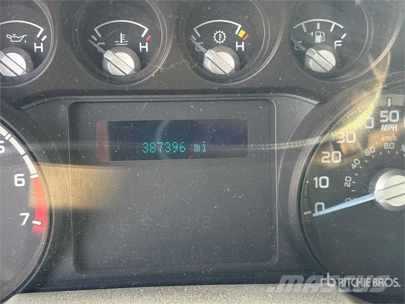 Ford F-250 Platformas/izkraušana no sāniem