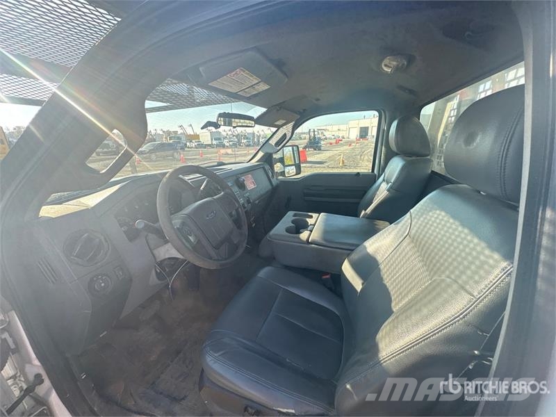 Ford F-250 Platformas/izkraušana no sāniem