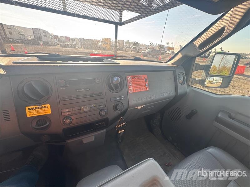 Ford F-250 Platformas/izkraušana no sāniem