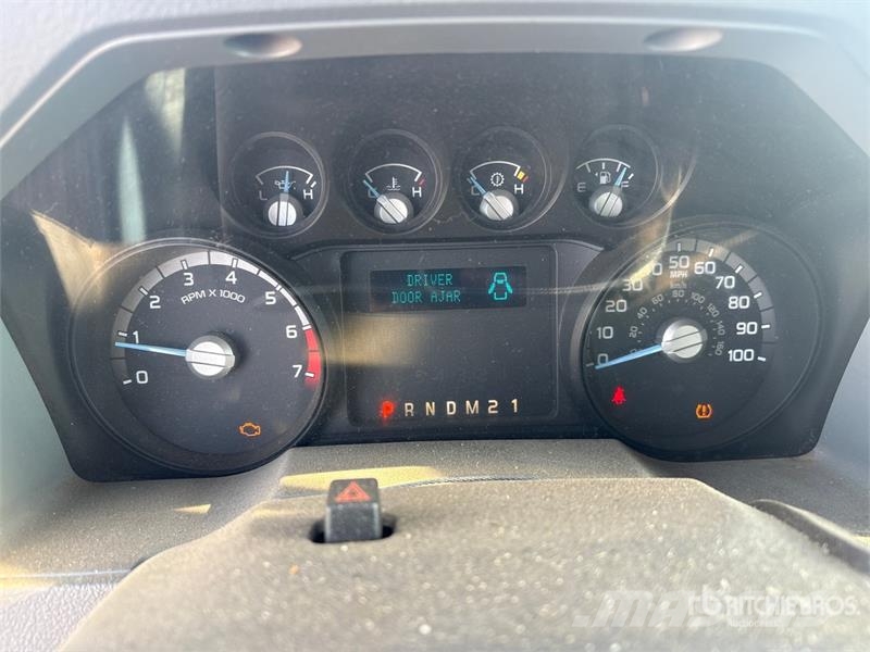 Ford F-250 Platformas/izkraušana no sāniem