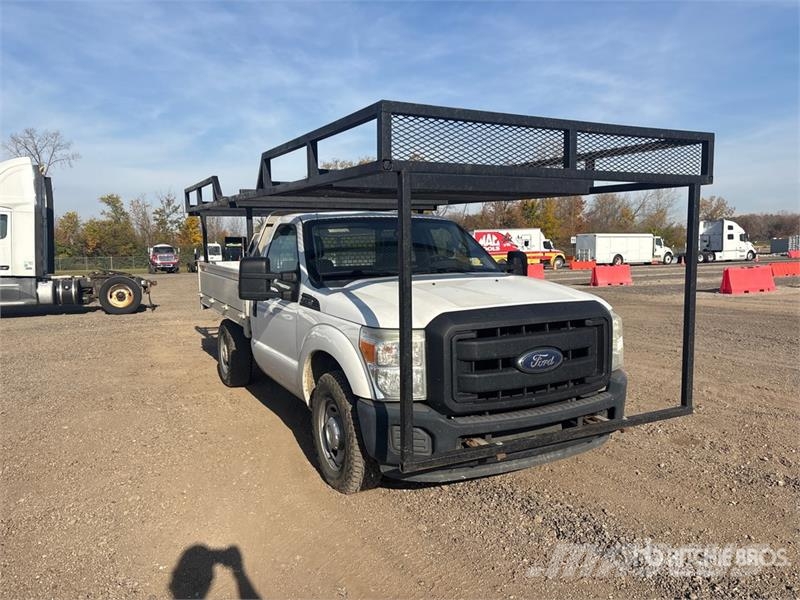 Ford F-250 Platformas/izkraušana no sāniem