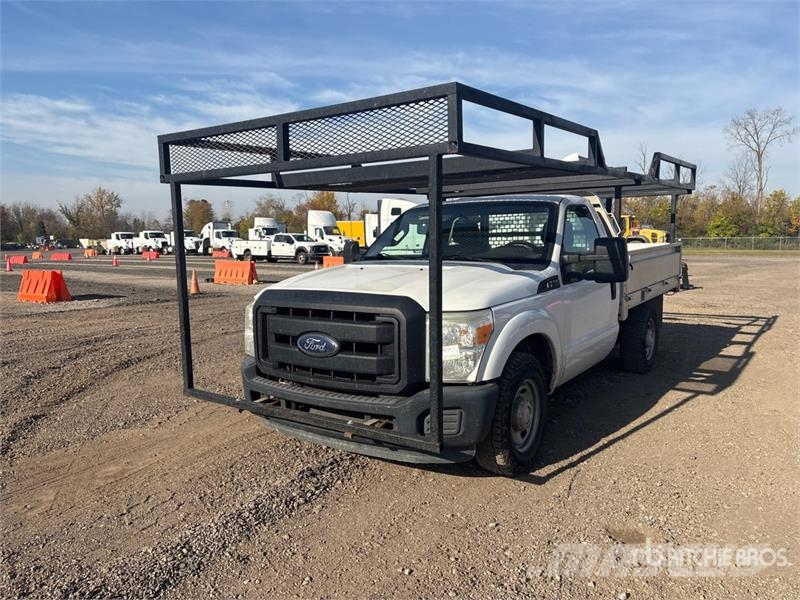 Ford F-250 Platformas/izkraušana no sāniem