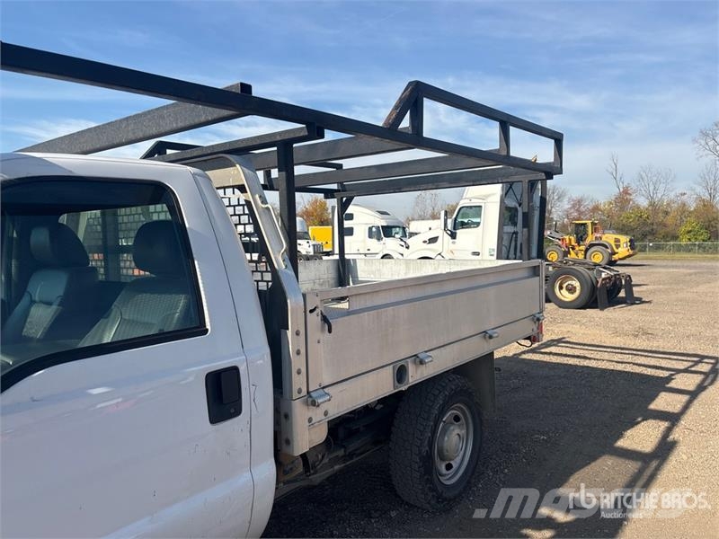 Ford F-250 Platformas/izkraušana no sāniem