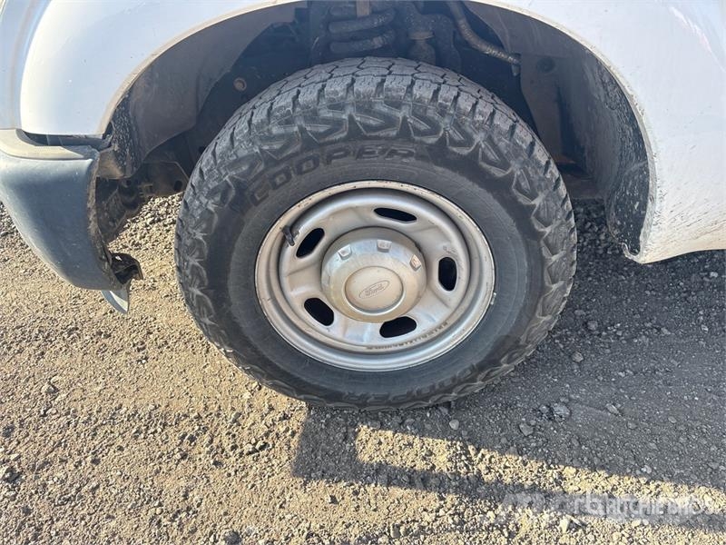 Ford F-250 Platformas/izkraušana no sāniem