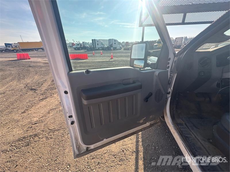 Ford F-250 Platformas/izkraušana no sāniem