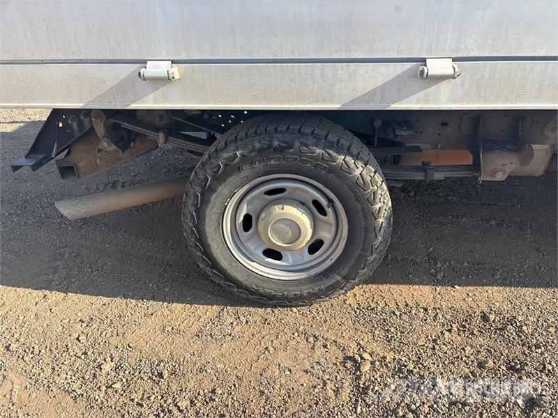 Ford F-250 Platformas/izkraušana no sāniem