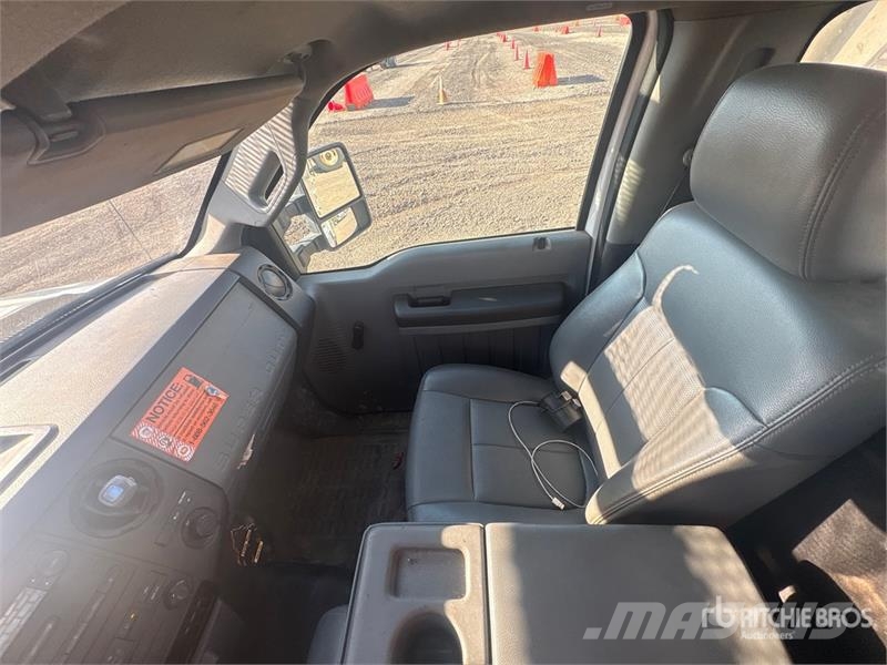 Ford F-250 Platformas/izkraušana no sāniem