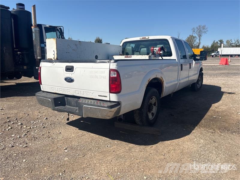 Ford F-250 4x2 Crew Cab Pickup Andre varebiler