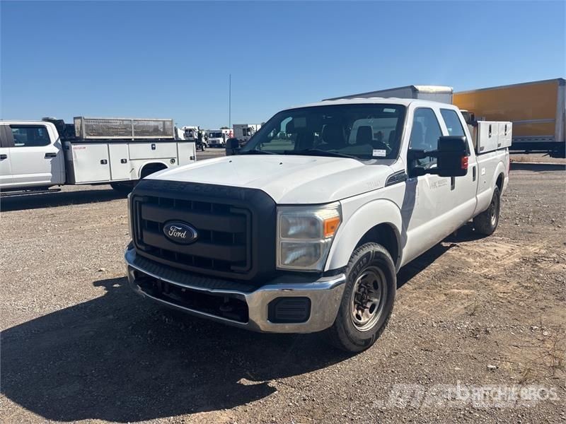 Ford F-250 4x2 Crew Cab Pickup Andre varebiler