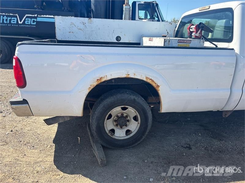 Ford F-250 4x2 Crew Cab Pickup Andre varebiler