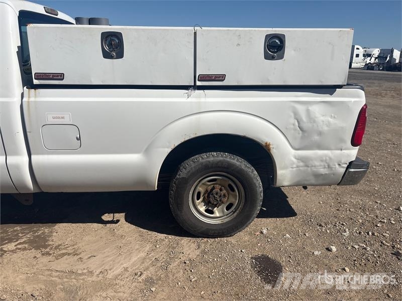 Ford F-250 4x2 Crew Cab Pickup Andre varebiler