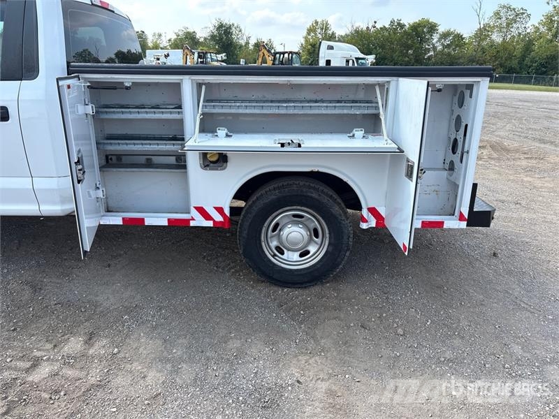 Ford F-250 4x2 Utility Truck Пикапи
