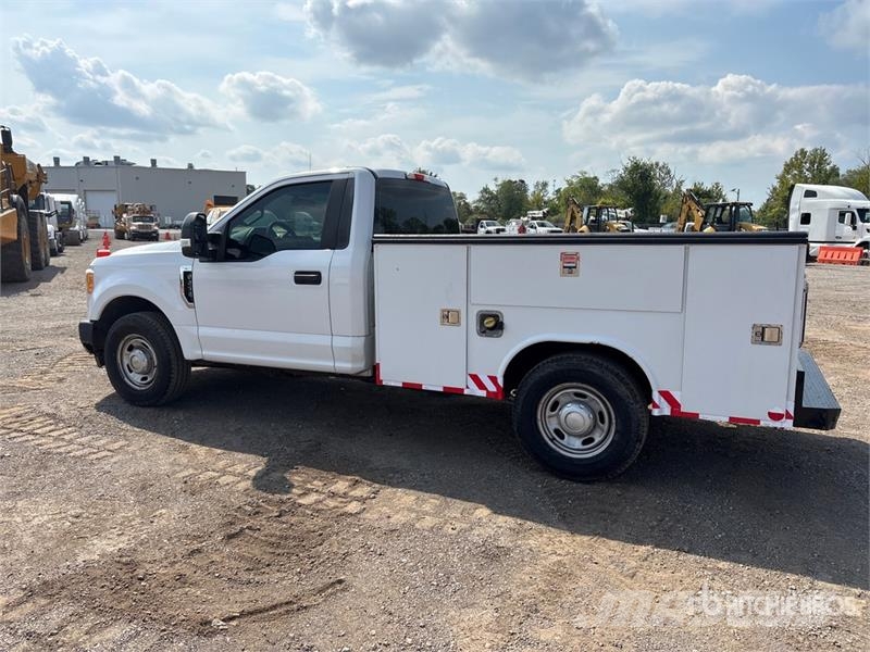 Ford F-250 4x2 Utility Truck Пикапи