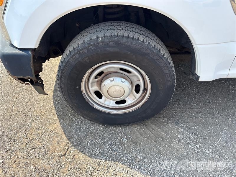 Ford F-250 4x2 Utility Truck Пикапи