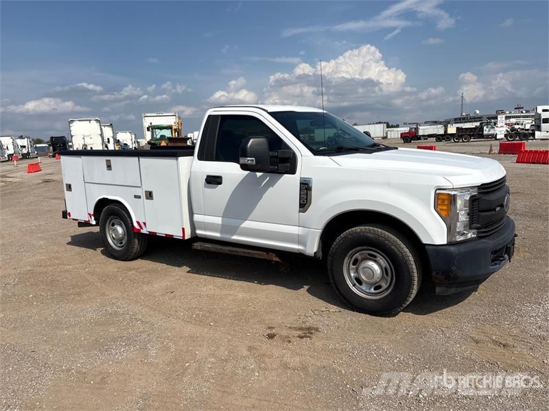 Ford F-250 4x2 Utility Truck Пикапи