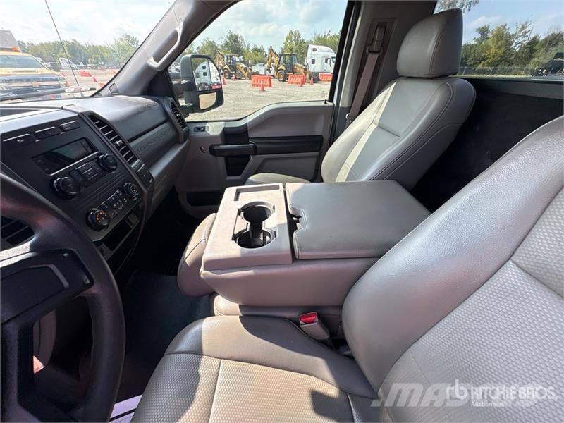 Ford F-250 4x2 Utility Truck Пикапи