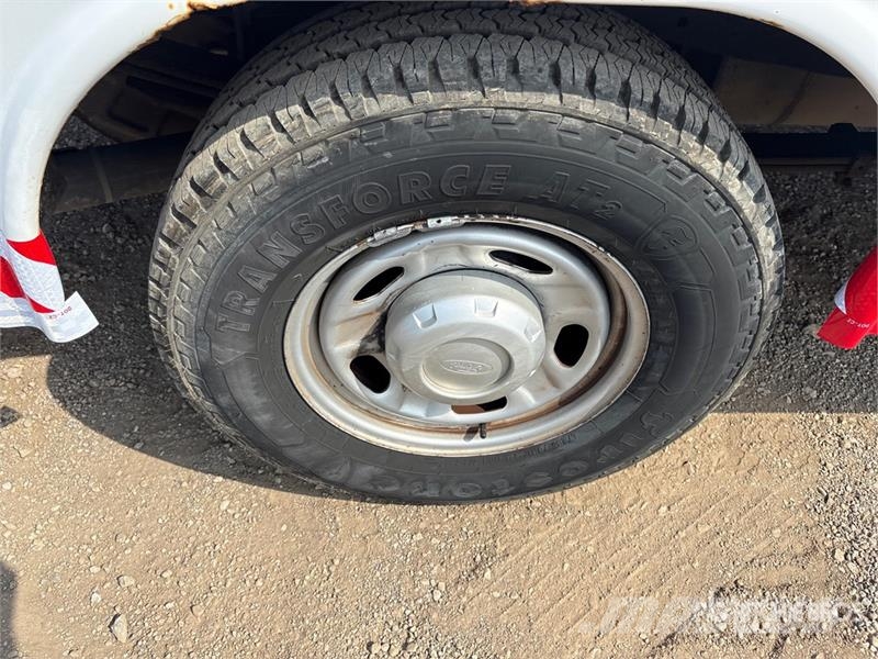 Ford F-250 4x2 Utility Truck Пикапи
