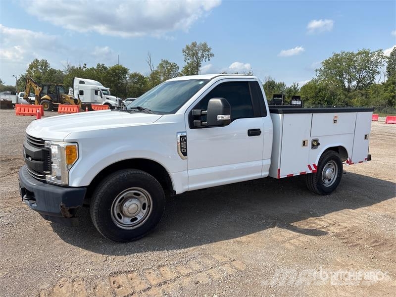Ford F-250 4x2 Utility Truck Пикапи