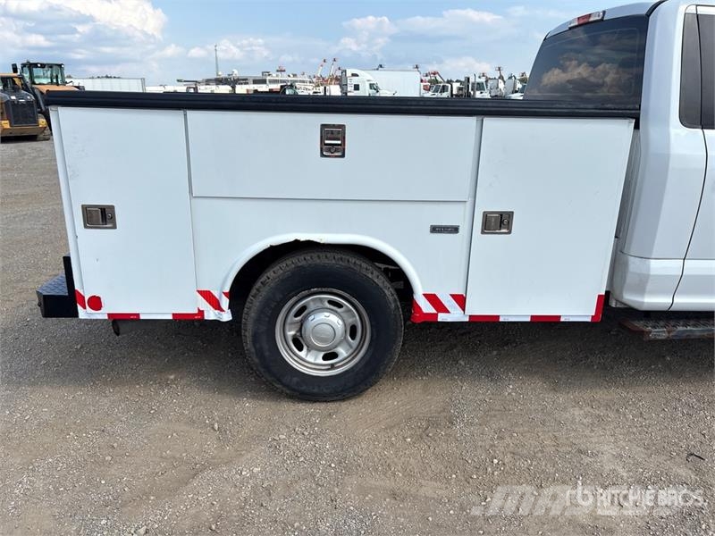 Ford F-250 4x2 Utility Truck Пикапи
