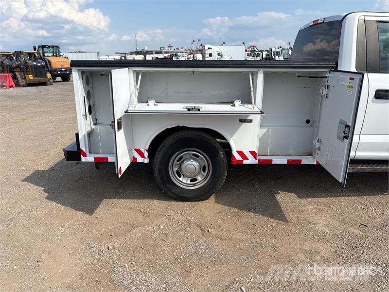 Ford F-250 4x2 Utility Truck Пикапи