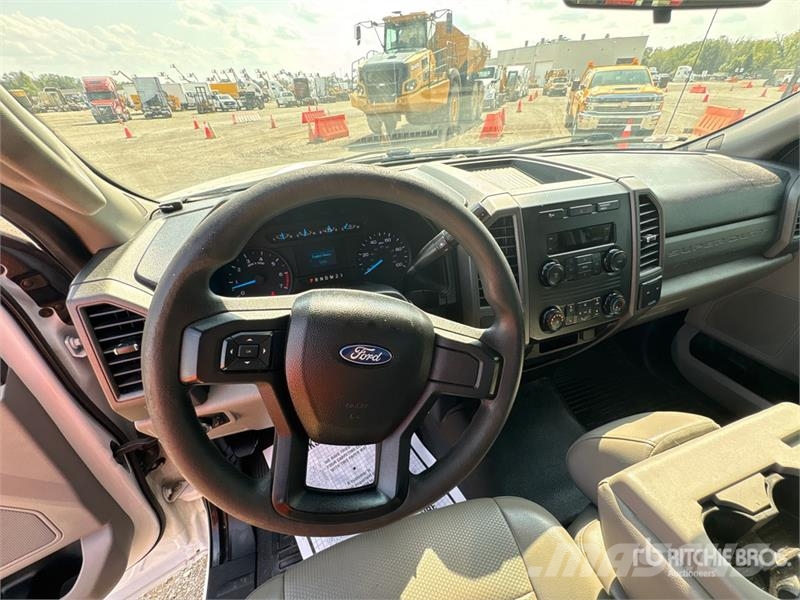 Ford F-250 4x2 Utility Truck Пикапи