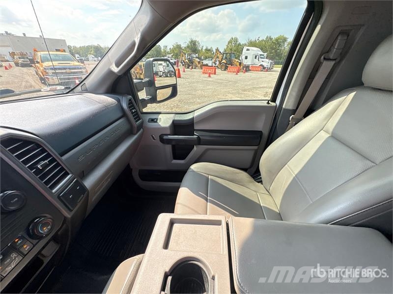 Ford F-250 4x2 Utility Truck Пикапи