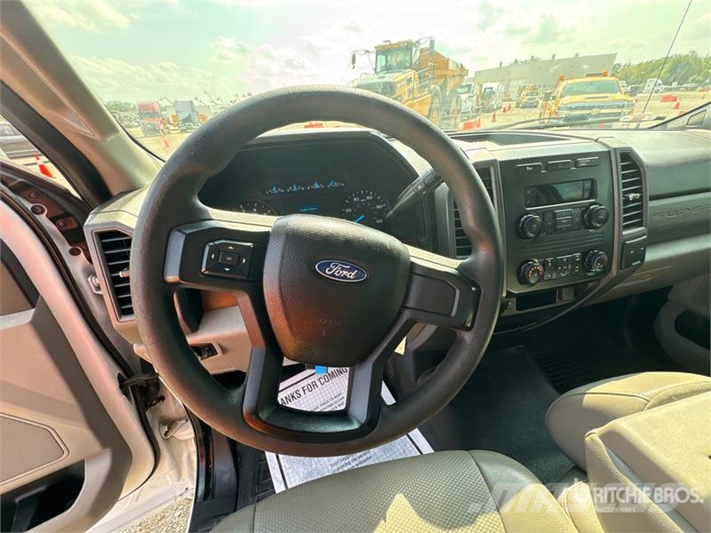 Ford F-250 4x2 Utility Truck Пикапи
