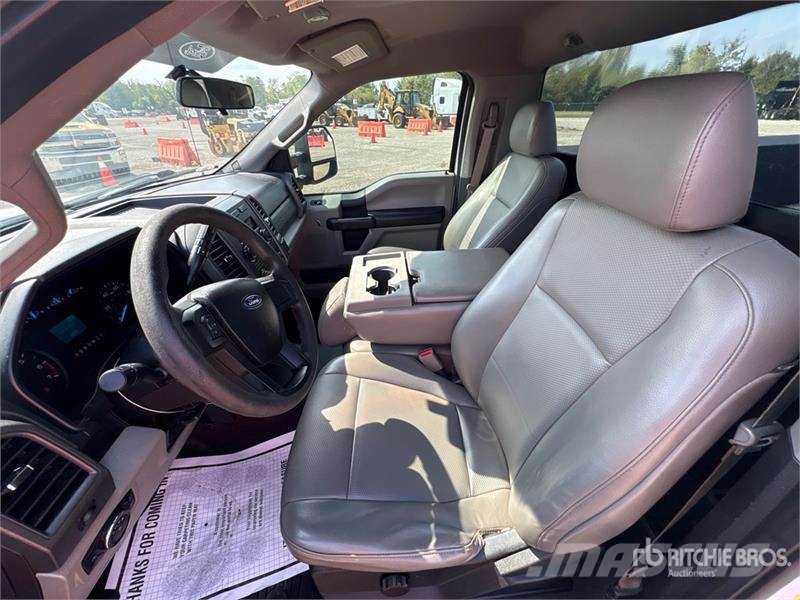 Ford F-250 4x2 Utility Truck Пикапи