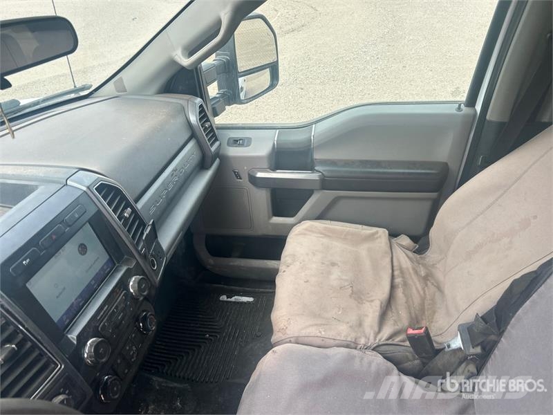 Ford F-250 4x4 Crew Cab XLT Pickup Otros