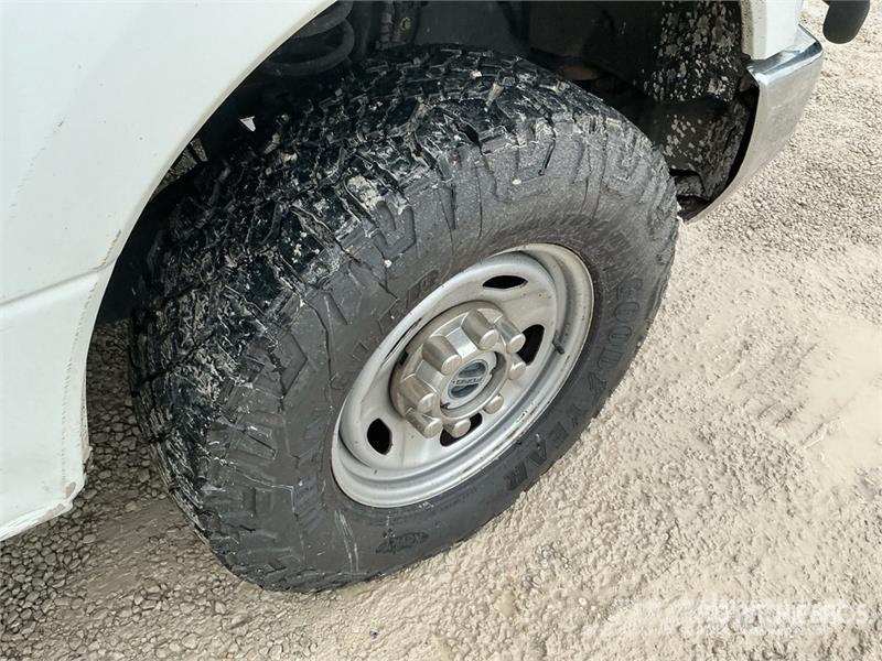 Ford F-250 4x4 Crew Cab Pickup Other