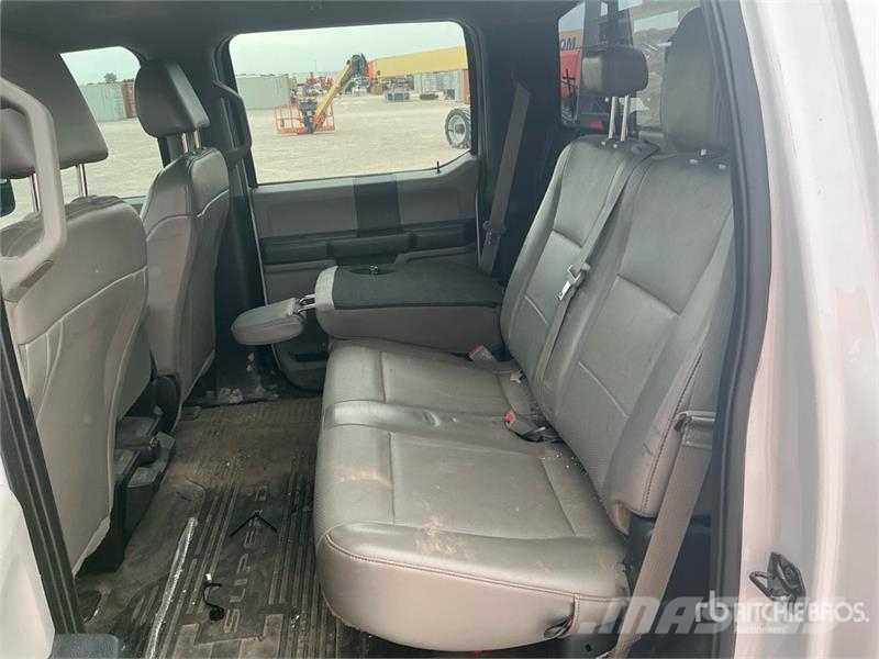 Ford F-250 4x4 Crew Cab Pickup Ostalo