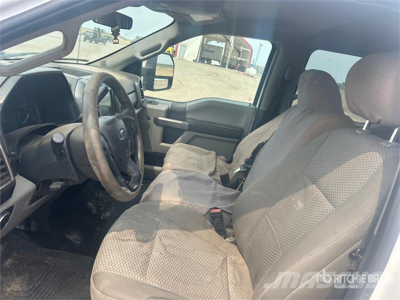 Ford F-250 4x4 Crew Cab XLT Pickup Otros