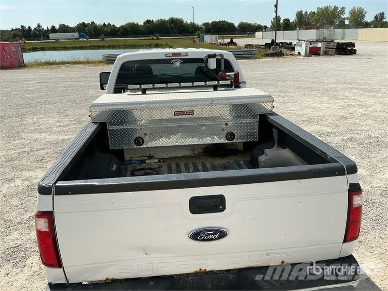 Ford F-250 4x4 Crew Cab Pickup Citi