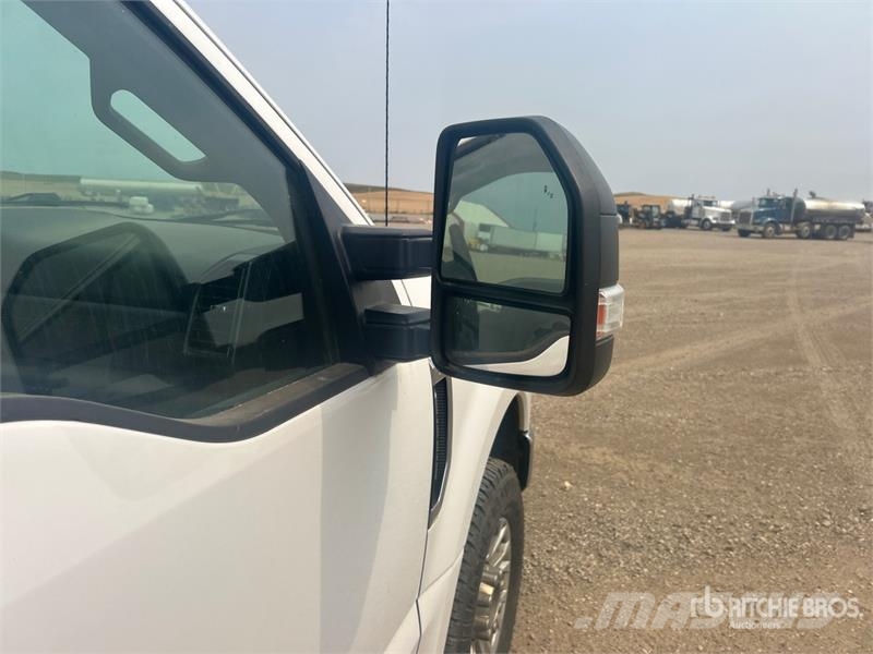 Ford F-250 4x4 Crew Cab XLT Pickup Otros