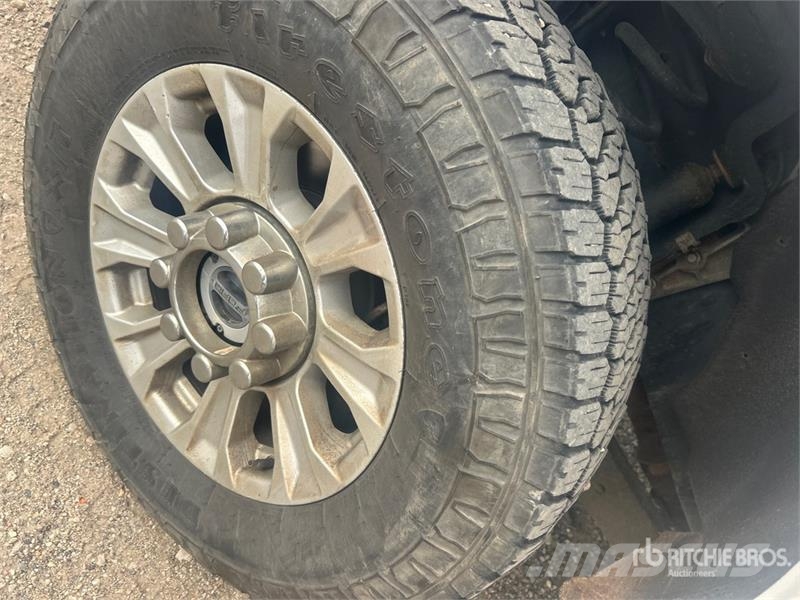 Ford F-250 4x4 Crew Cab XLT Pickup Otros