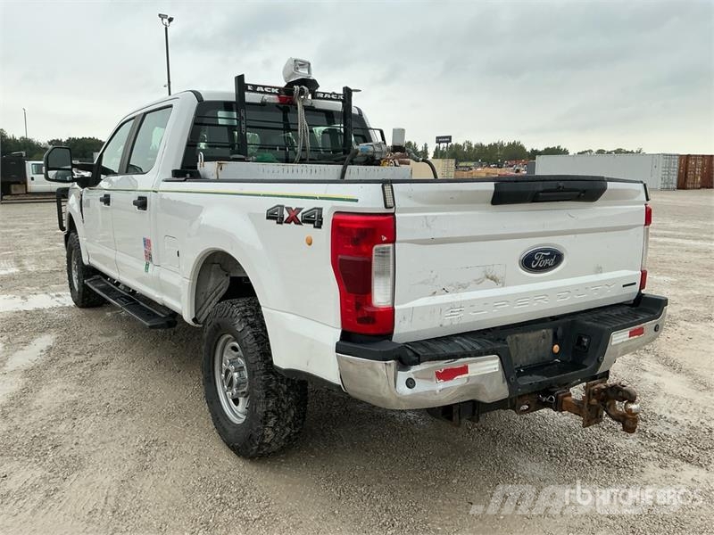 Ford F-250 4x4 Crew Cab Pickup Other