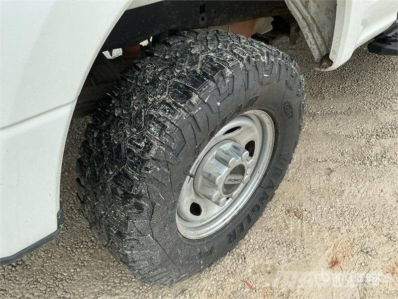 Ford F-250 4x4 Crew Cab Pickup Other