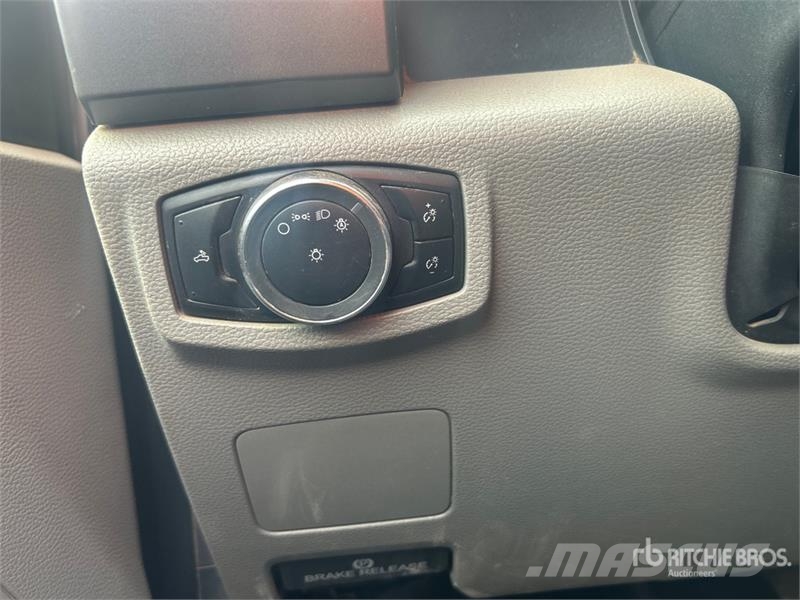 Ford F-250 4x4 Crew Cab XLT Pickup Otros