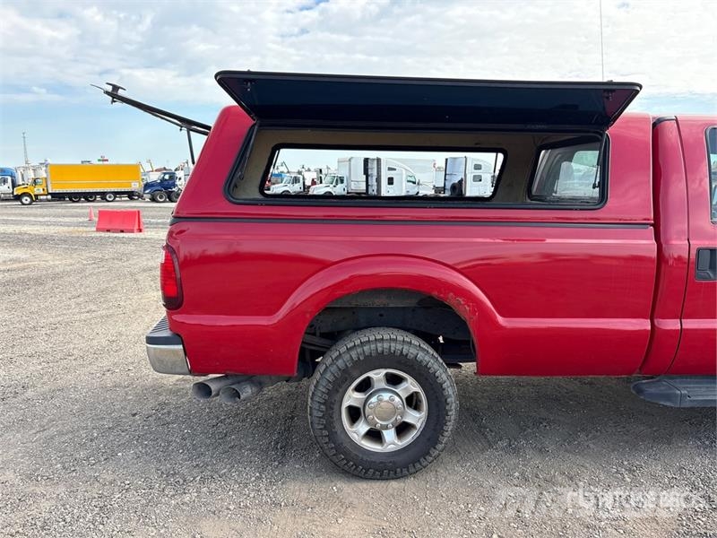 Ford F-250 4x4 Crew Cab Pickup Andre