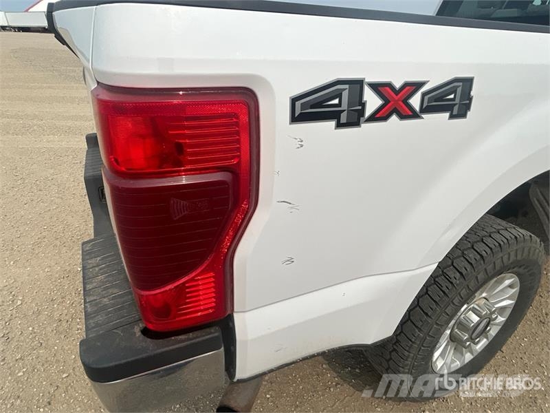 Ford F-250 4x4 Crew Cab XLT Pickup Otros