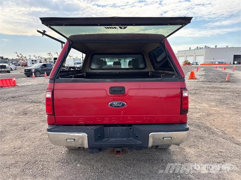 Ford F-250 4x4 Crew Cab Pickup Andre