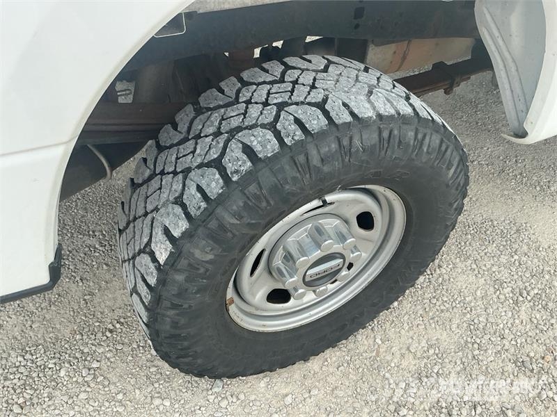 Ford F-250 4x4 Crew Cab Pickup Ostalo
