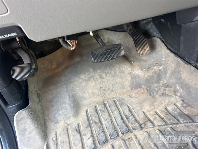 Ford F-250 4x4 Crew Cab Utility Truck Vieglais kravas automobilis/izkraušana no sāniem