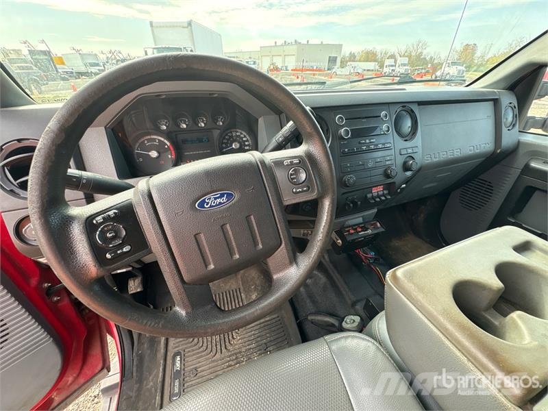 Ford F-250 4x4 Crew Cab Pickup Andre